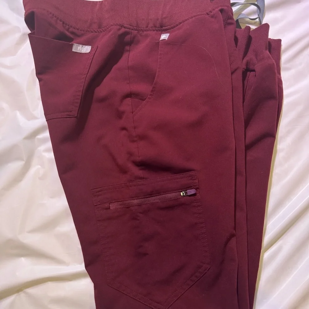 Figs Men's Maroon Joggers with Gray Accents